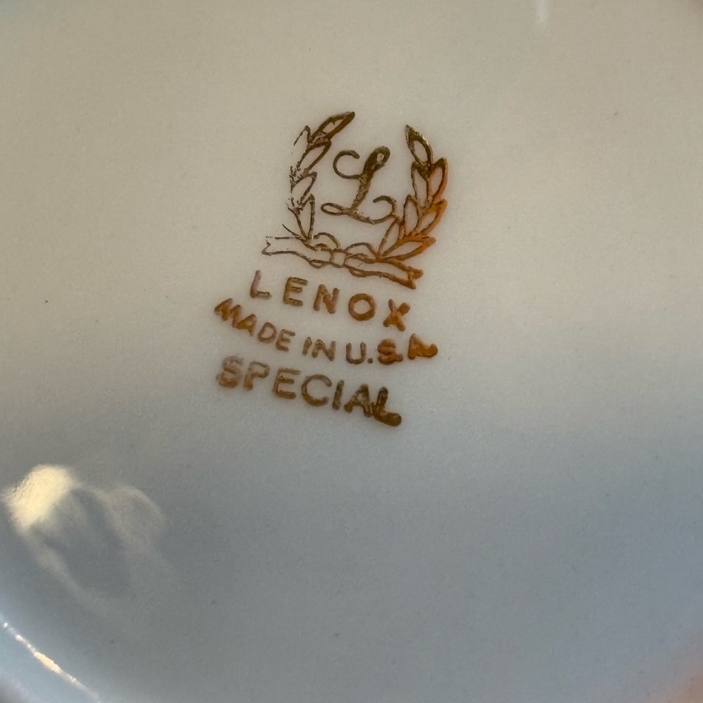 Lenox nut bowl “Holiday” holly berry design. - Picture 5 of 7